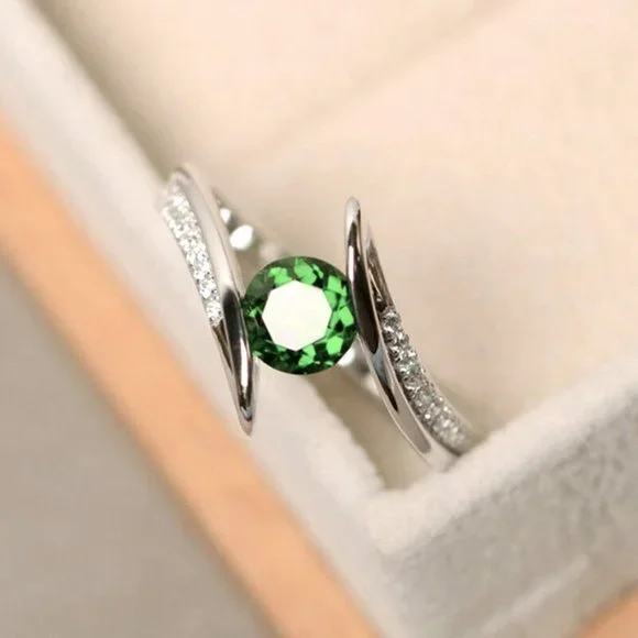 New Gorgeous 925 Silver Emerald Diamond Cocktail Ring - Picture 2 of 4